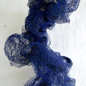 AUSWUCHS, Maschendraht, farbig gefasst, 85 x 60 x 40 cm, 2018